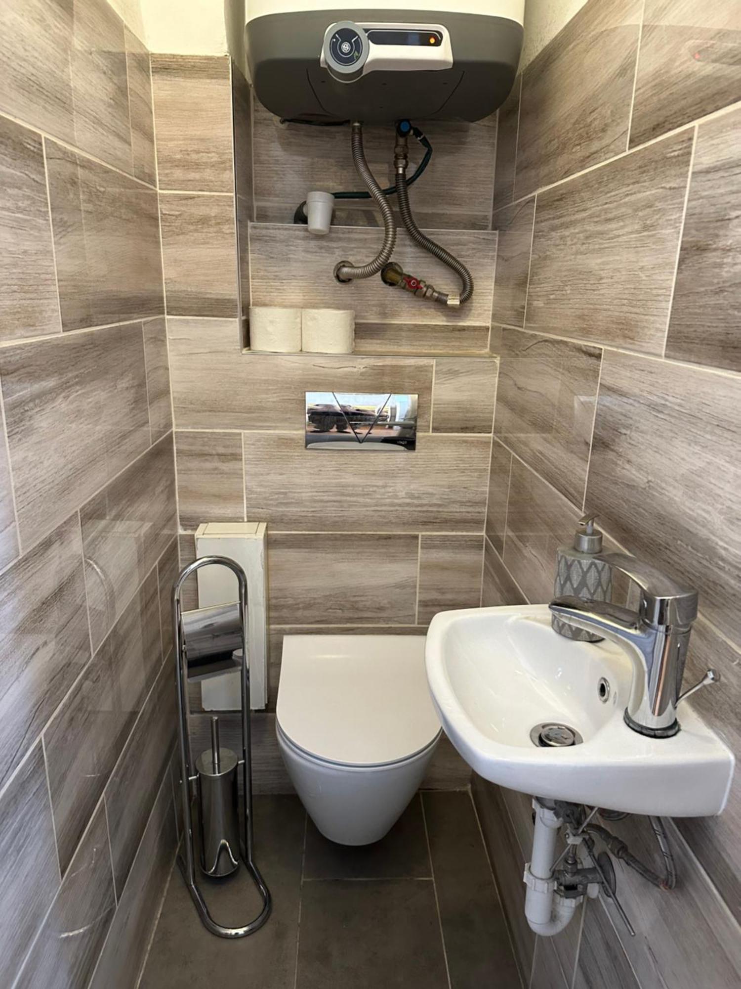 布达佩斯Jacuzzi And Privacy With 2 Balconies And Free Garage公寓 外观 照片